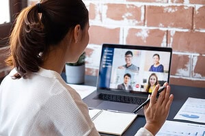 Community-Driven Remote Work: The Power of Filipino Online Groups for Support, Learning, and Job Referrals